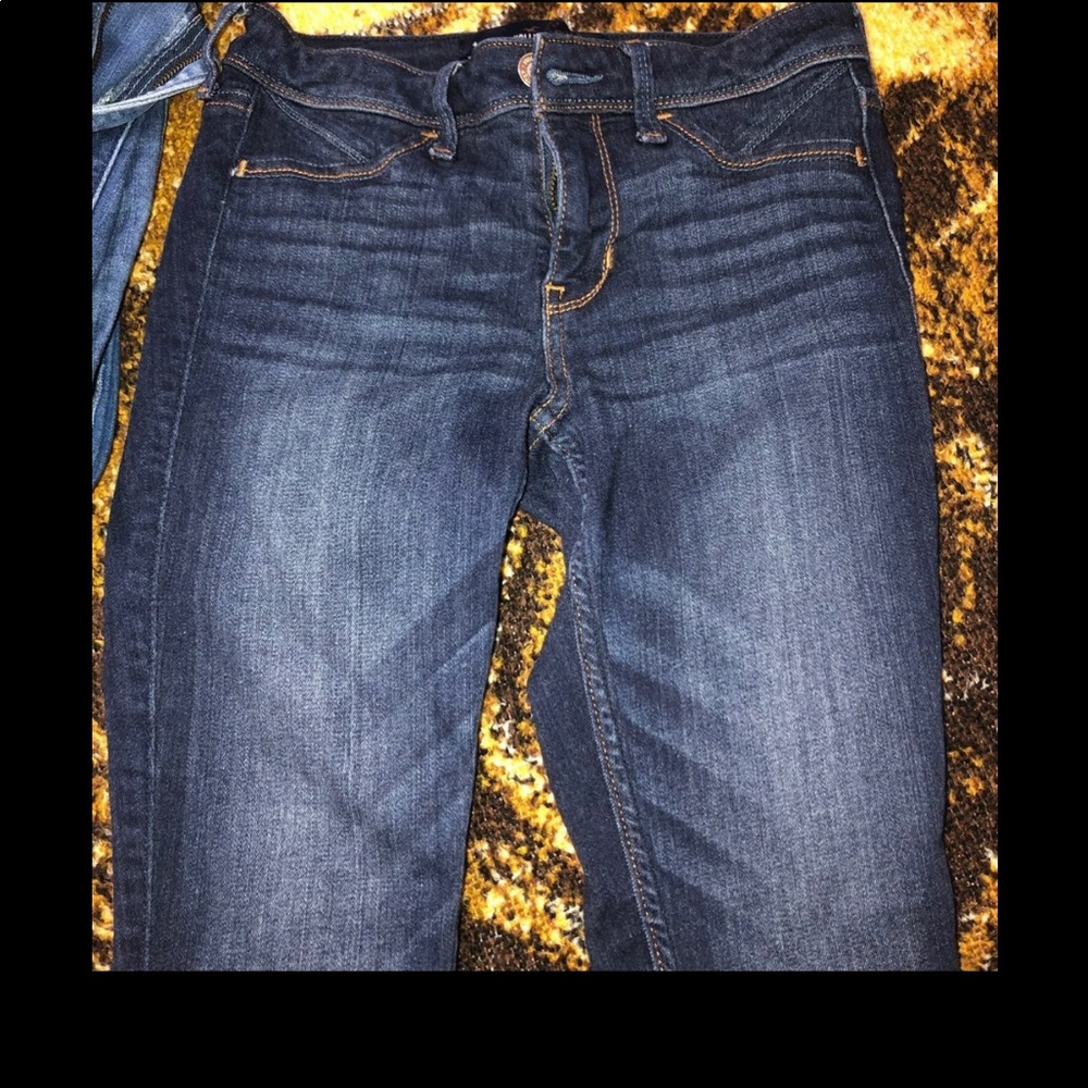 Hollister dark wash low rise skinny jeggings .
